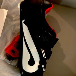 New in box peloton cycling shoes. Size 43